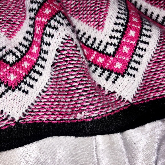 Cloud Chaser sweater with scarf - Picture 4 of 4